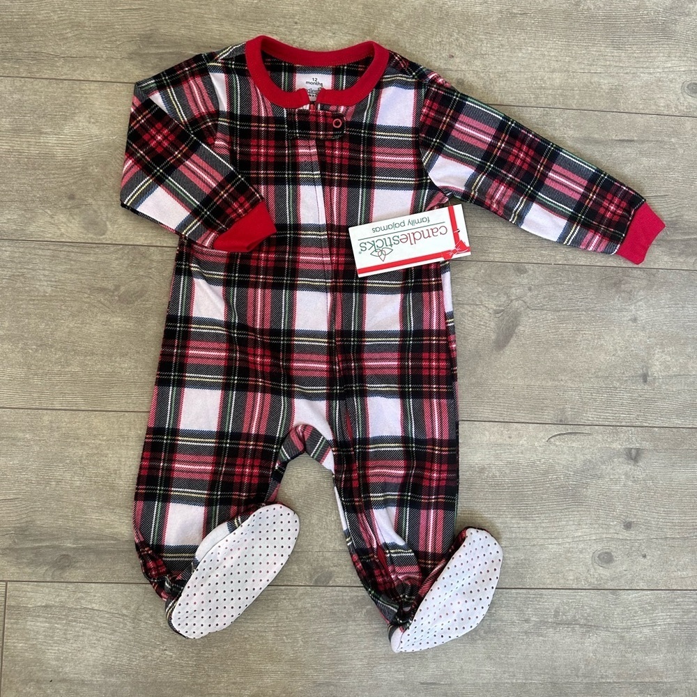 New Macys Flannel Plaid Pajamas Footies Baby 12 months 
New with tags